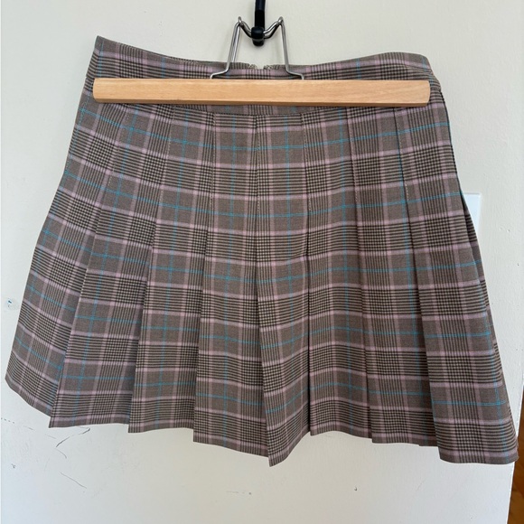 Aritzia Sunday Best Pleated Skirt - Picture 1 of 4